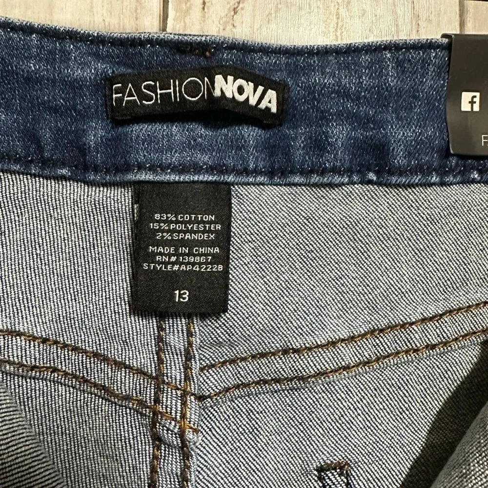 Fashion Nova Distressed Bermuda Short Jeans Size 13 - Picture 6 of 10